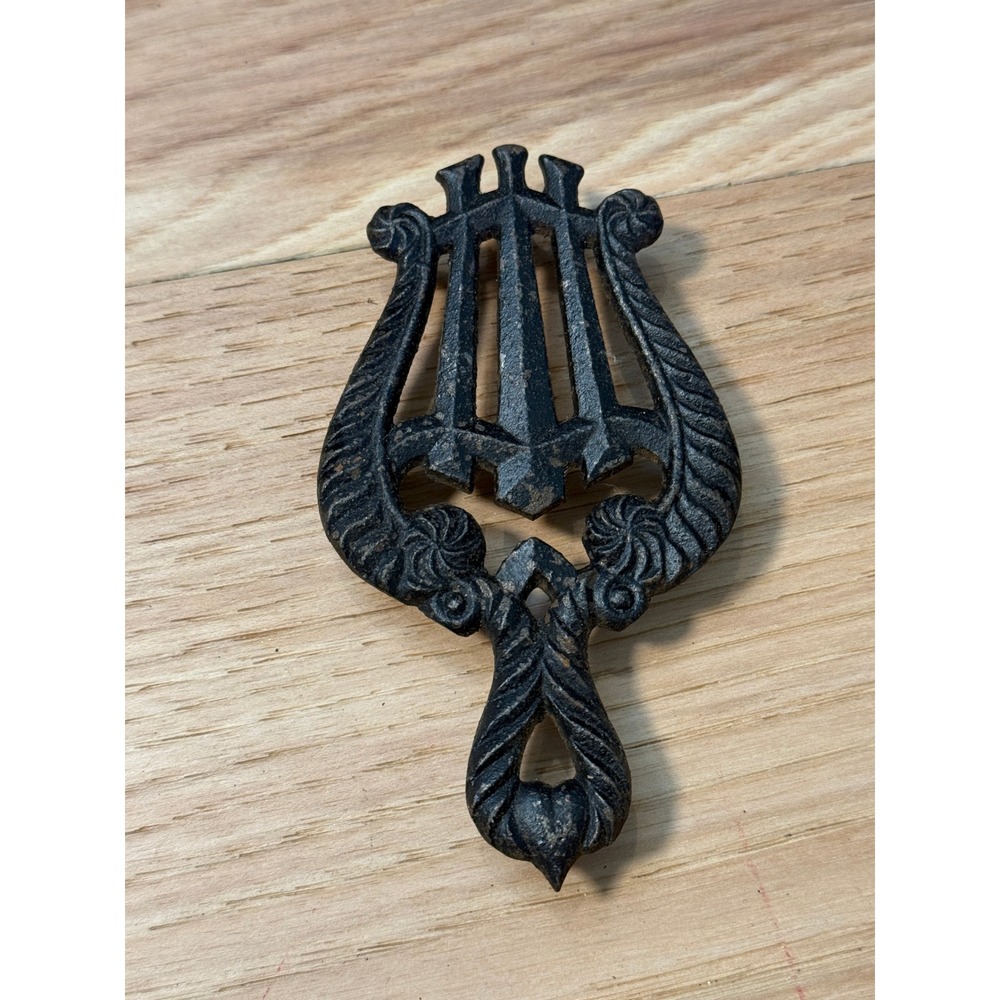 Lyre Trivet Black Cast Iron Antique Musical Harp Pattern 405 Wilton Style 60s